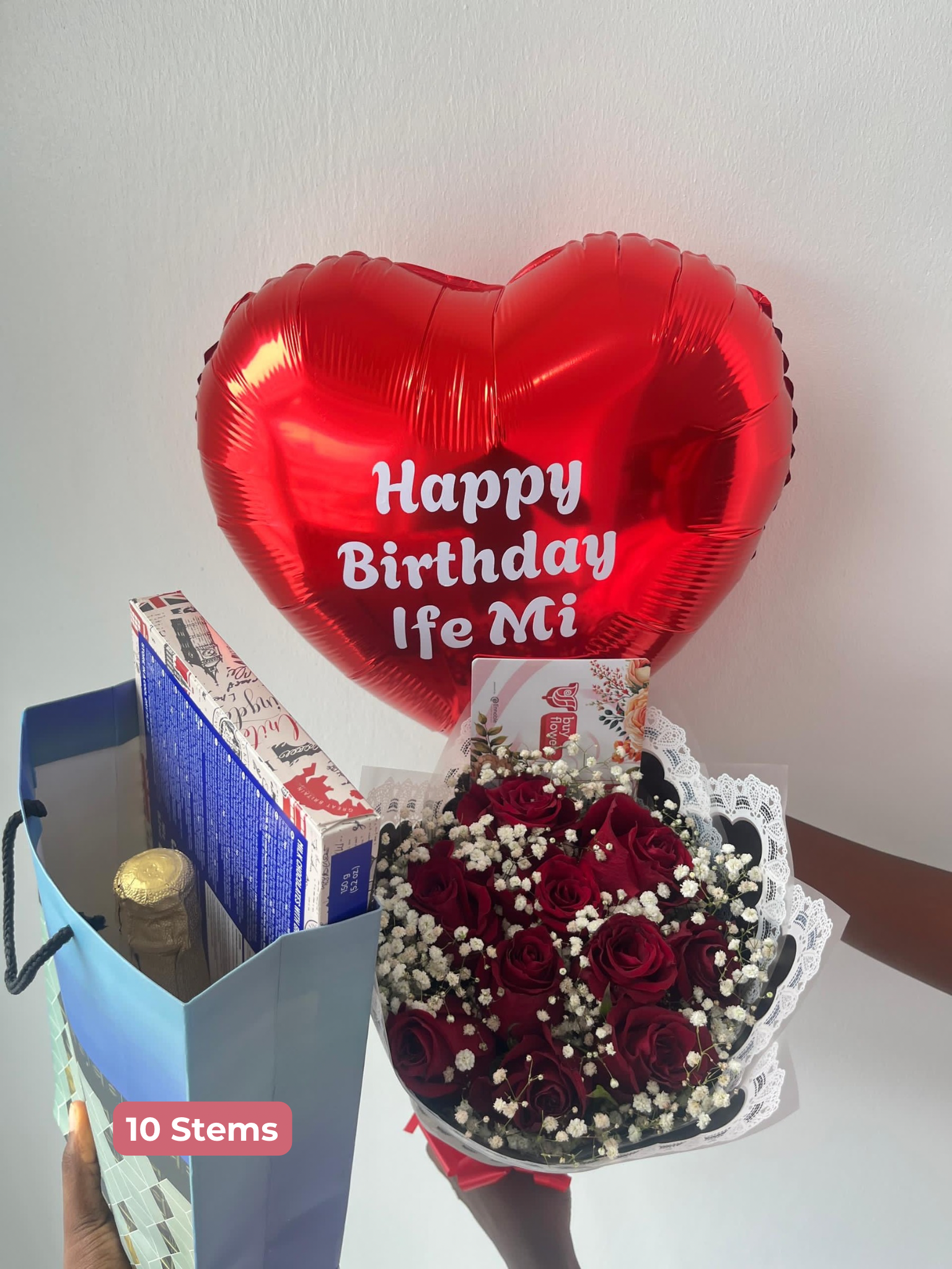 Red Roses w/ Gypso Deluxe Combo - Fresh flower delivery Nigeria | Order online from BuyFlowers