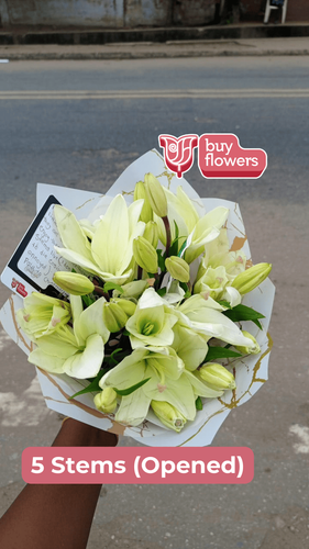 View White Lilies image 4 White Lilies thumbnail view 4 - BuyFlowers Nigeria